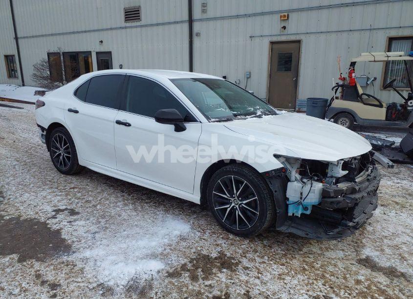 2021 Toyota Camry SE (VIN 4T1G11AKXMU480530) main photo