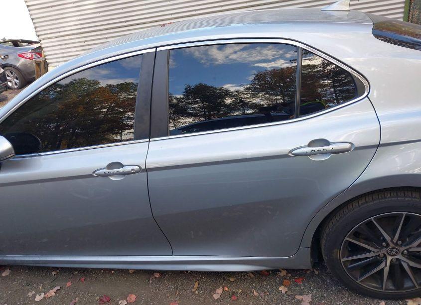 Photo 14 of 2021 Toyota Camry SE (VIN 4T1G11AKXMU519388)