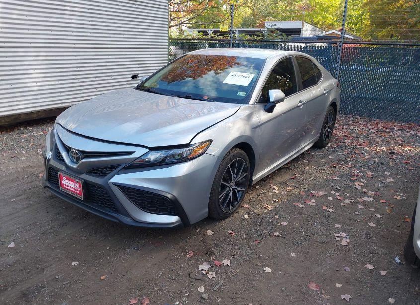 Photo 2 of 2021 Toyota Camry SE (VIN 4T1G11AKXMU519388)