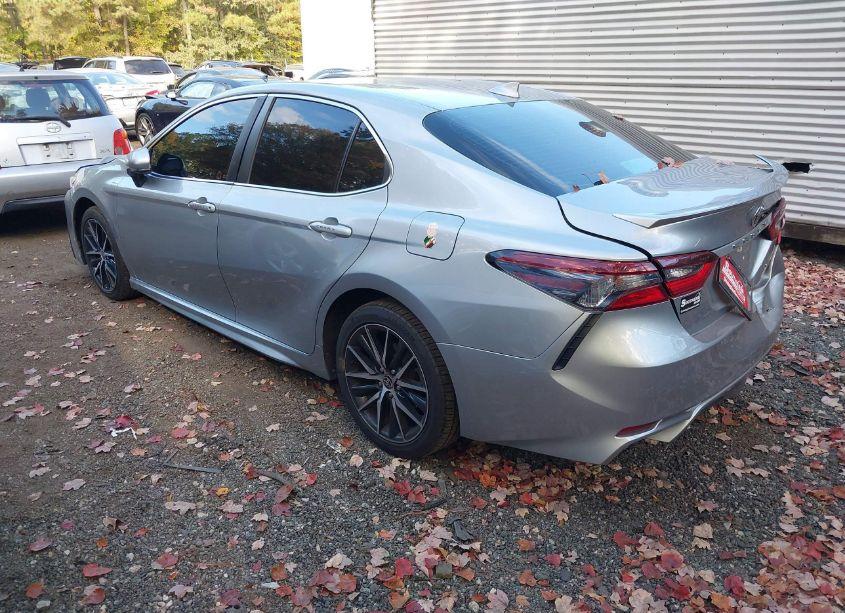 Photo 3 of 2021 Toyota Camry SE (VIN 4T1G11AKXMU519388)