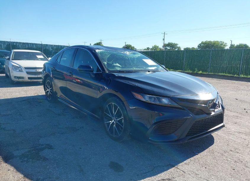 2021 Toyota Camry SE (VIN 4T1G11AKXMU521142) main photo