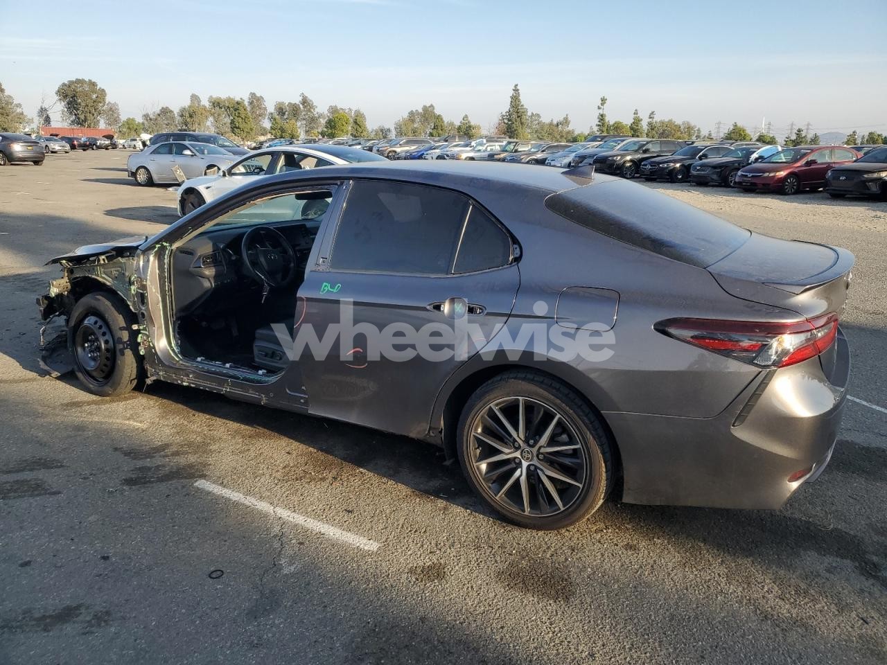 Photo 2 of 2021 TOYOTA CAMRY SE (VIN 4T1G11AKXMU536482)