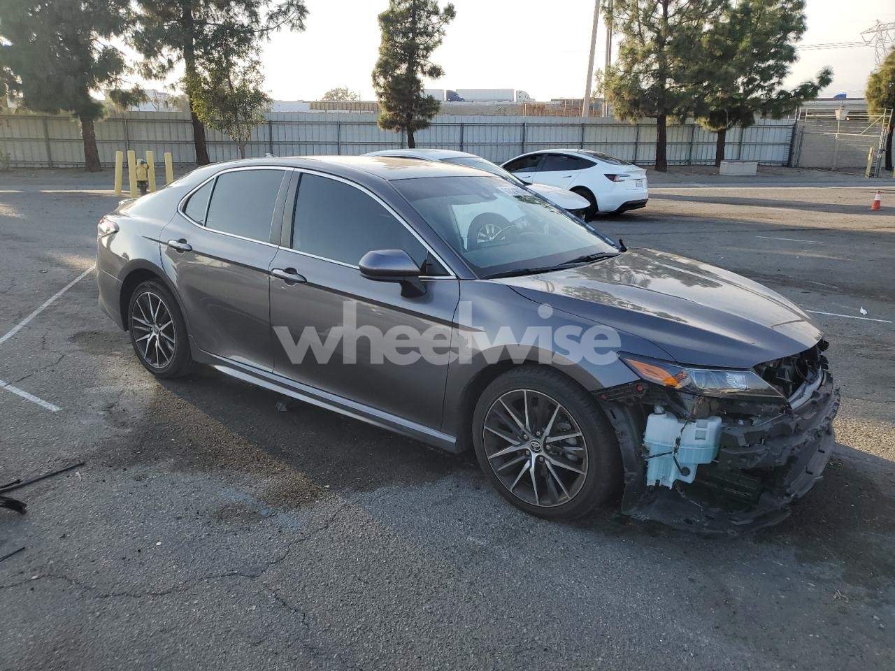 Photo 4 of 2021 TOYOTA CAMRY SE (VIN 4T1G11AKXMU536482)