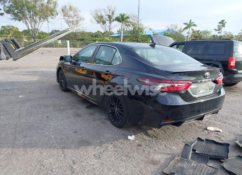 Photo 3 of 2021 Toyota Camry SE (VIN 4T1G11AKXMU560622)