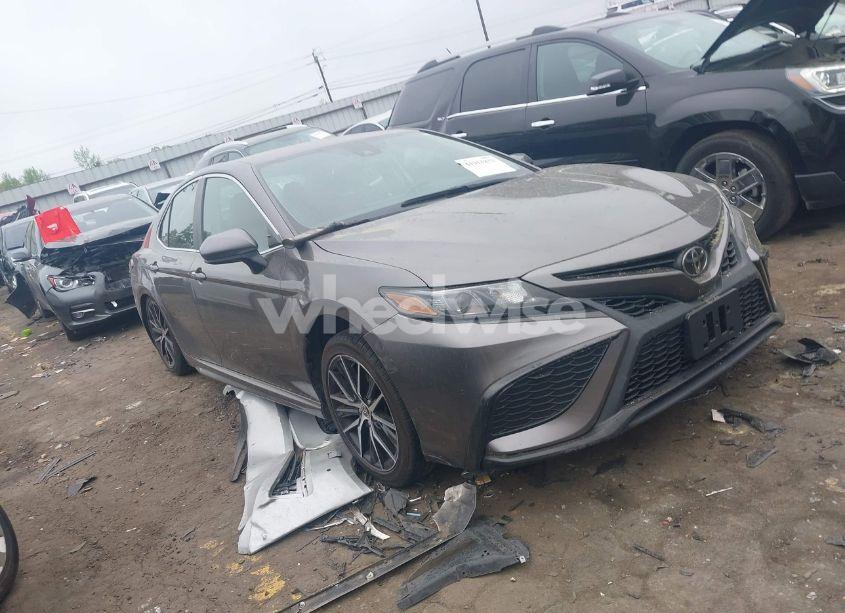 2021 Toyota Camry SE (VIN 4T1G11AKXMU562225) main photo