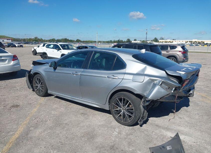 Photo 3 of 2021 Toyota Camry SE (VIN 4T1G11AKXMU603758)