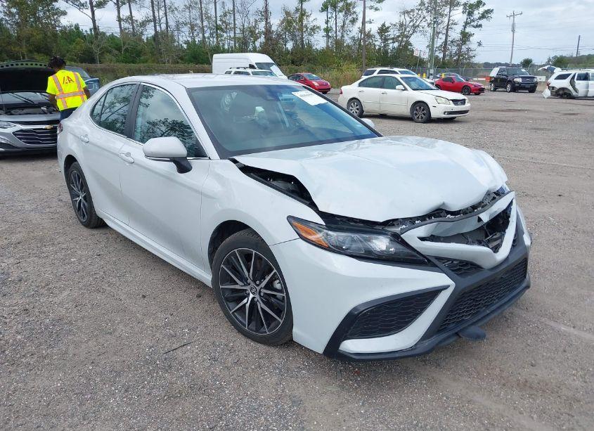 2022 Toyota Camry SE (VIN 4T1G11AKXNU069534) main photo