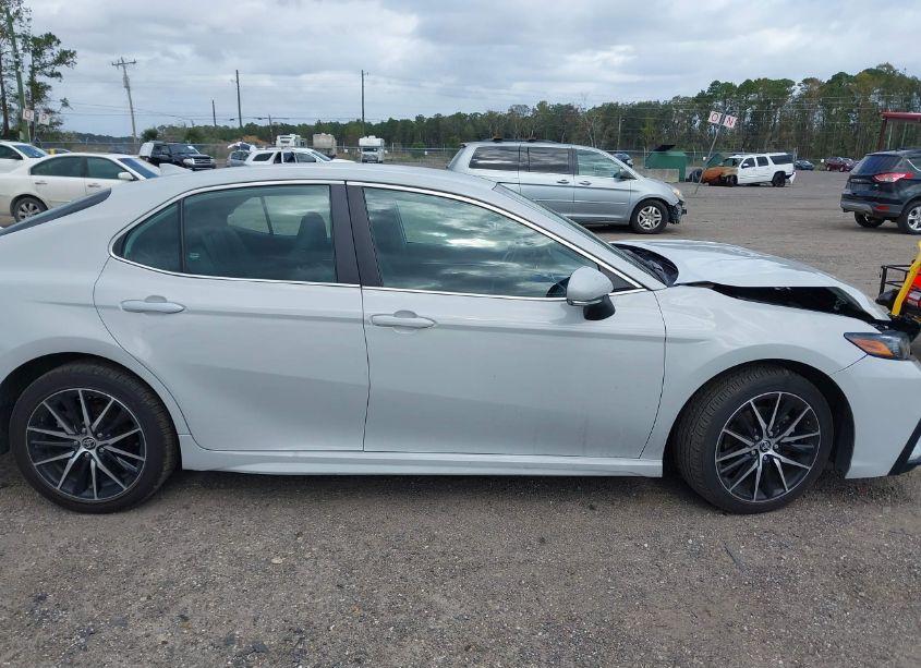 Photo 13 of 2022 Toyota Camry SE (VIN 4T1G11AKXNU069534)