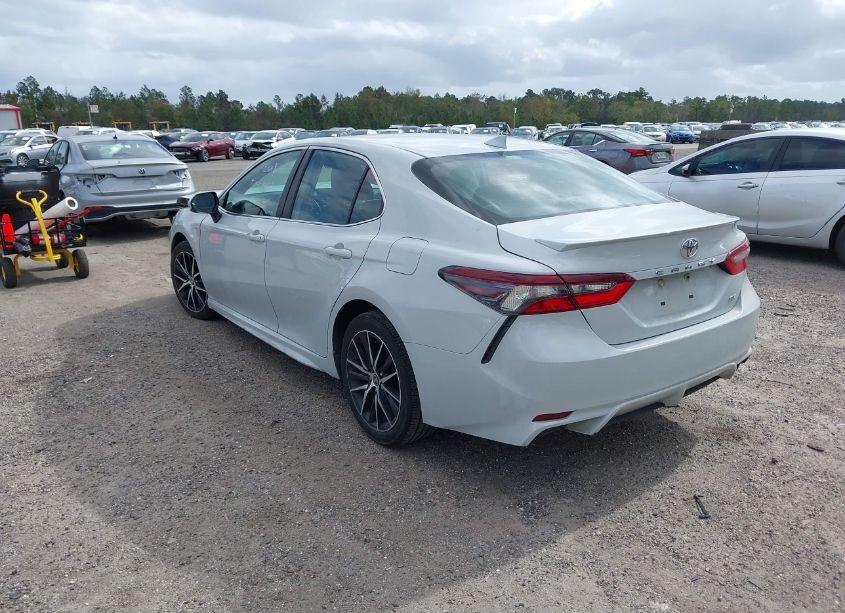 Photo 3 of 2022 Toyota Camry SE (VIN 4T1G11AKXNU069534)