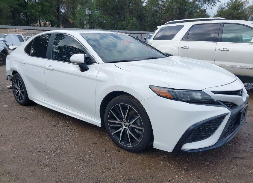 2022 Toyota Camry SE (VIN 4T1G11AKXNU619024) main photo