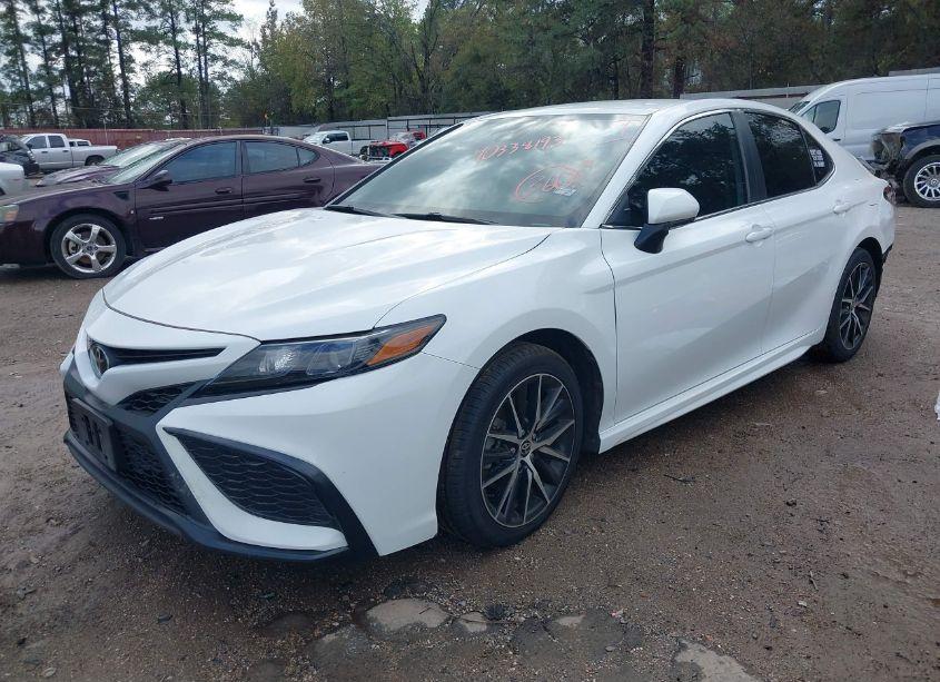 Photo 2 of 2022 Toyota Camry SE (VIN 4T1G11AKXNU619024)