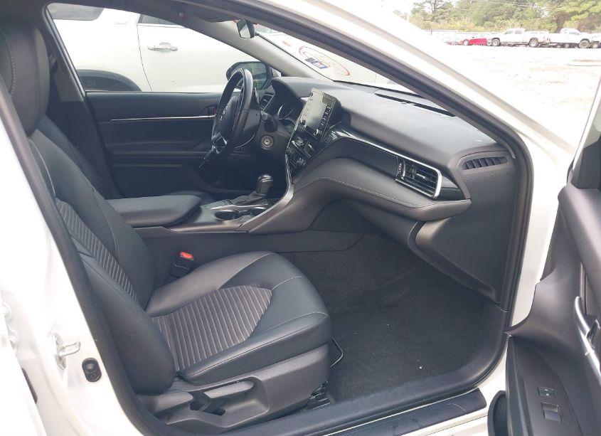 Photo 5 of 2022 Toyota Camry SE (VIN 4T1G11AKXNU619024)