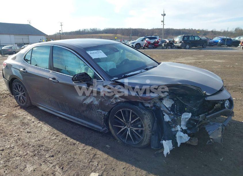 2022 Toyota Camry SE (VIN 4T1G11AKXNU624157) main photo