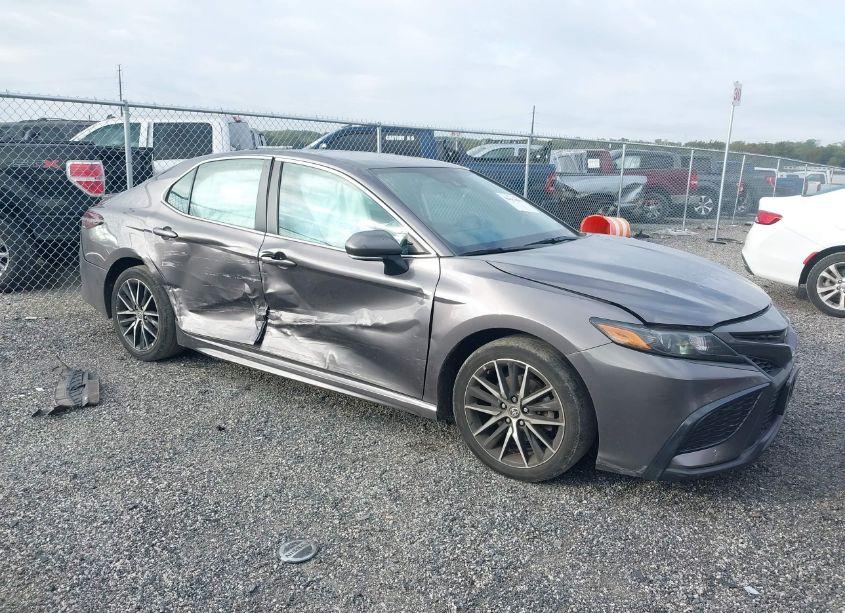 2022 Toyota Camry SE (VIN 4T1G11AKXNU640908) main photo