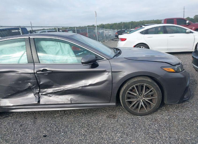 Photo 13 of 2022 Toyota Camry SE (VIN 4T1G11AKXNU640908)