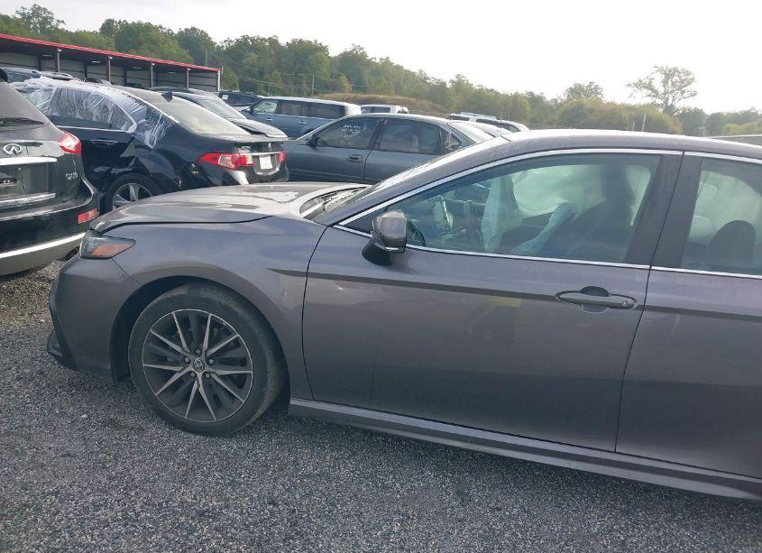 Photo 14 of 2022 Toyota Camry SE (VIN 4T1G11AKXNU640908)