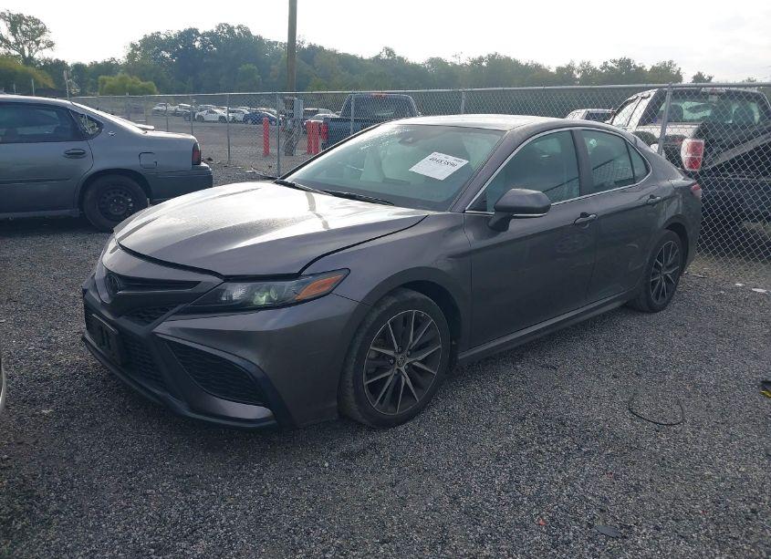 Photo 2 of 2022 Toyota Camry SE (VIN 4T1G11AKXNU640908)