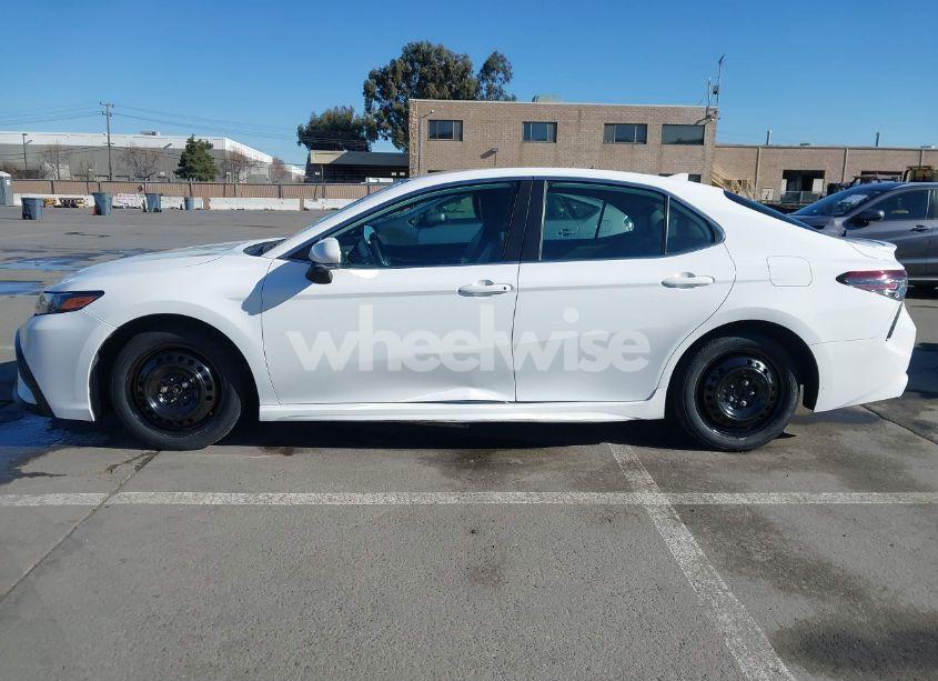 Photo 14 of 2022 Toyota Camry SE (VIN 4T1G11AKXNU646773)