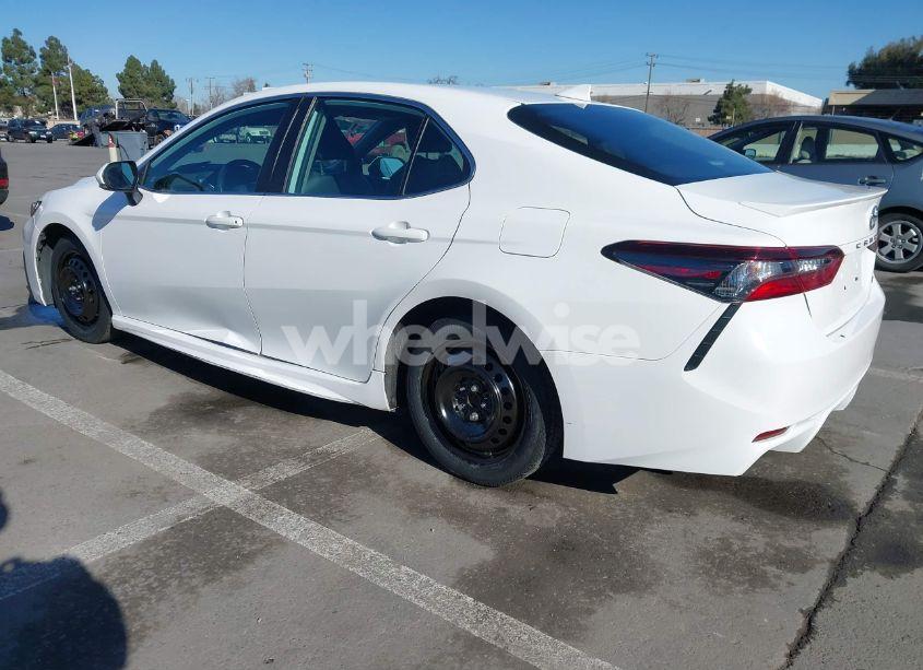 Photo 3 of 2022 Toyota Camry SE (VIN 4T1G11AKXNU646773)