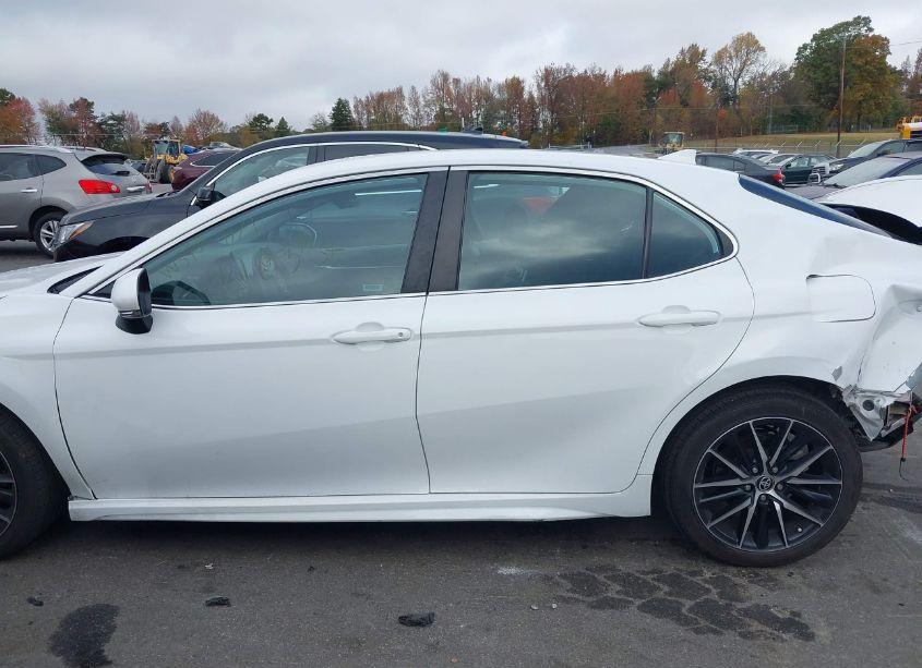 Photo 14 of 2022 Toyota Camry SE (VIN 4T1G11AKXNU655277)