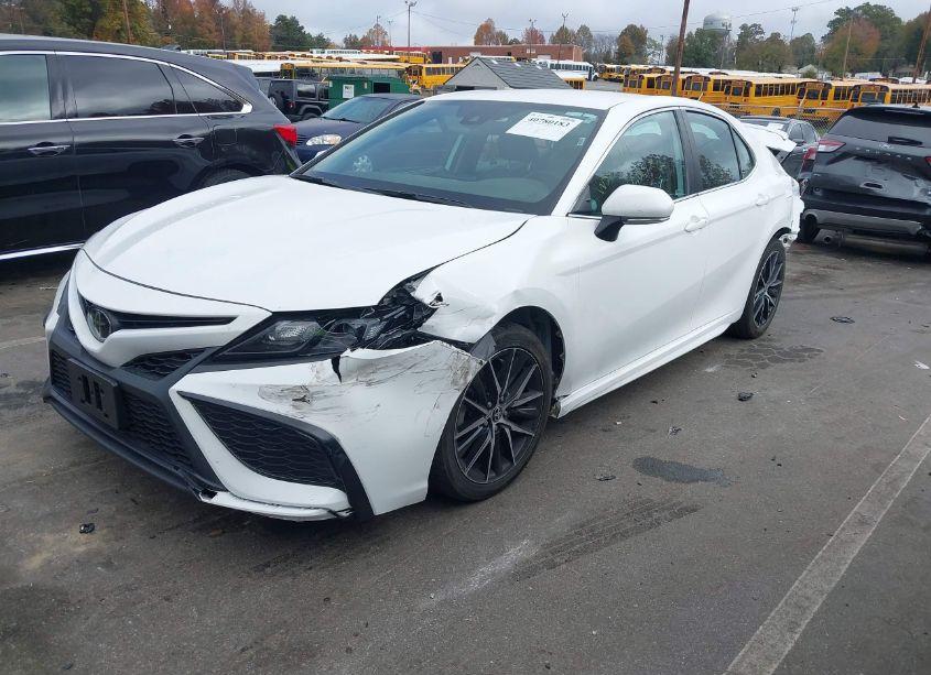Photo 2 of 2022 Toyota Camry SE (VIN 4T1G11AKXNU655277)