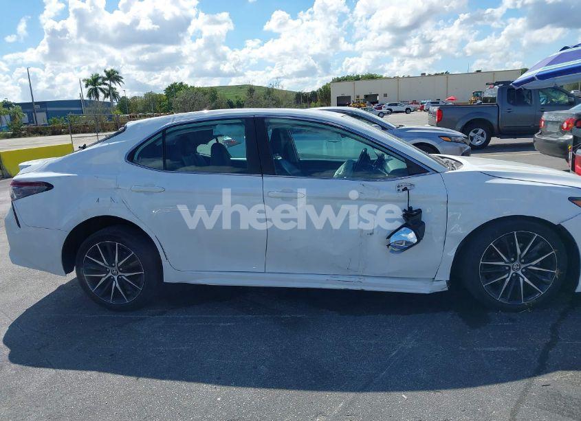 Photo 13 of 2022 Toyota Camry SE (VIN 4T1G11AKXNU659281)