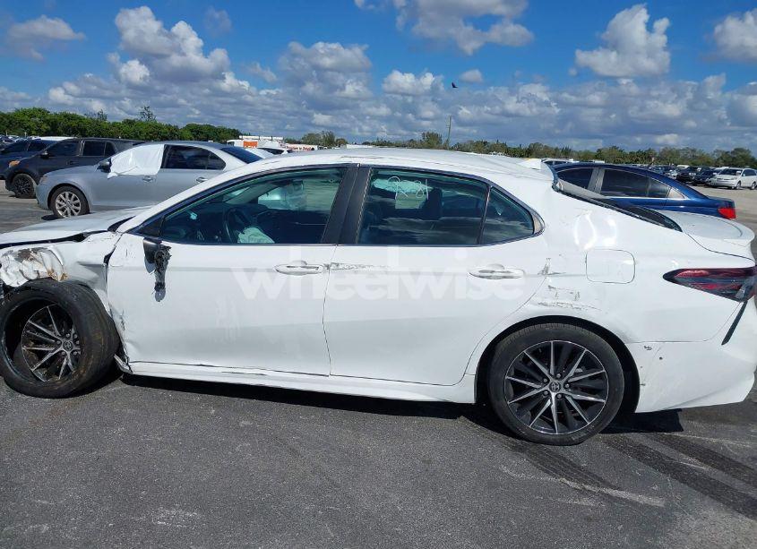 Photo 14 of 2022 Toyota Camry SE (VIN 4T1G11AKXNU659281)