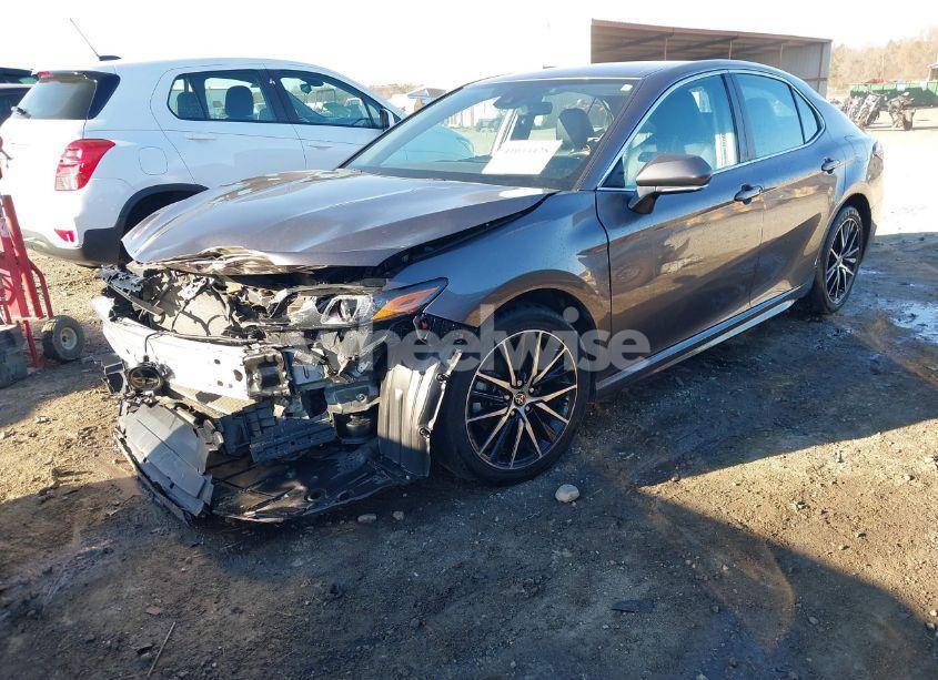 Photo 2 of 2022 Toyota Camry SE (VIN 4T1G11AKXNU666649)