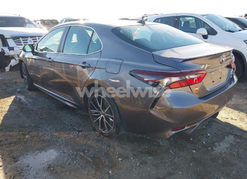 Photo 3 of 2022 Toyota Camry SE (VIN 4T1G11AKXNU666649)