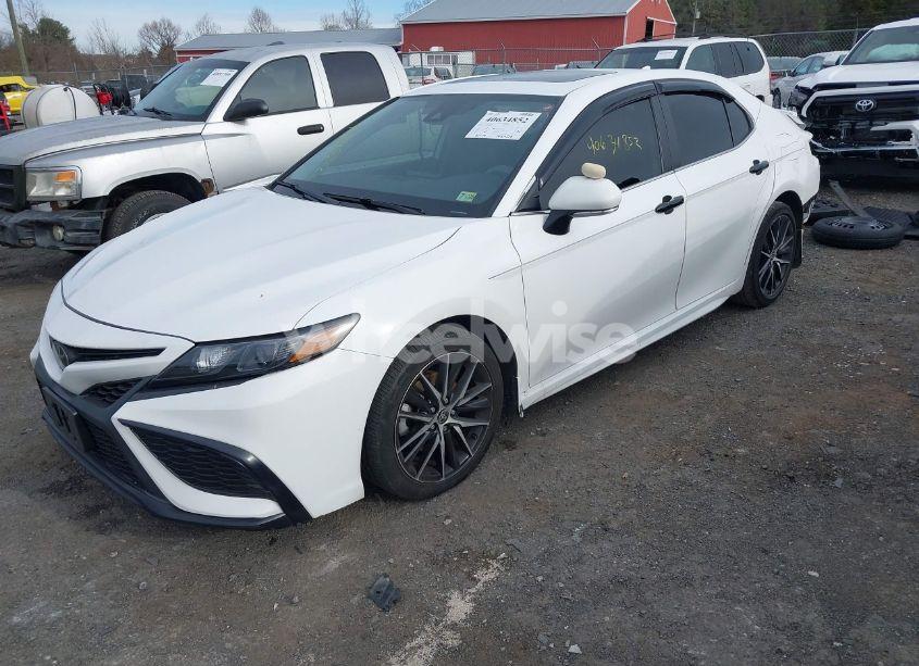 Photo 2 of 2022 Toyota Camry SE (VIN 4T1G11AKXNU709421)