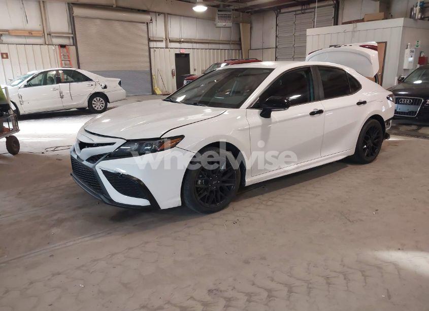 Photo 2 of 2022 Toyota Camry SE (VIN 4T1G11AKXNU709645)