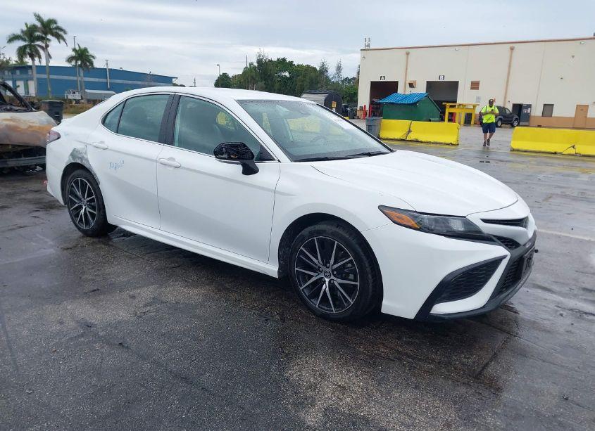 2023 Toyota Camry SE (VIN 4T1G11AKXPU079760) main photo