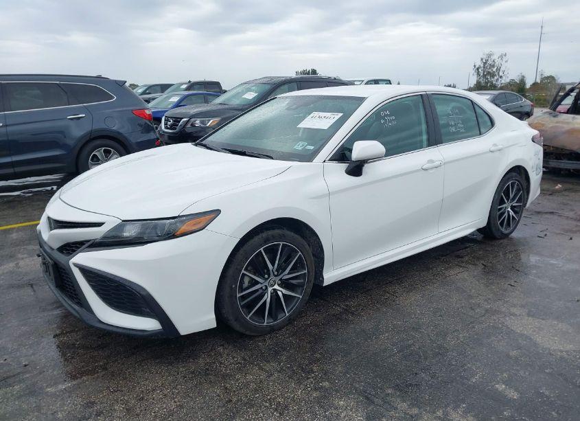 Photo 2 of 2023 Toyota Camry SE (VIN 4T1G11AKXPU079760)