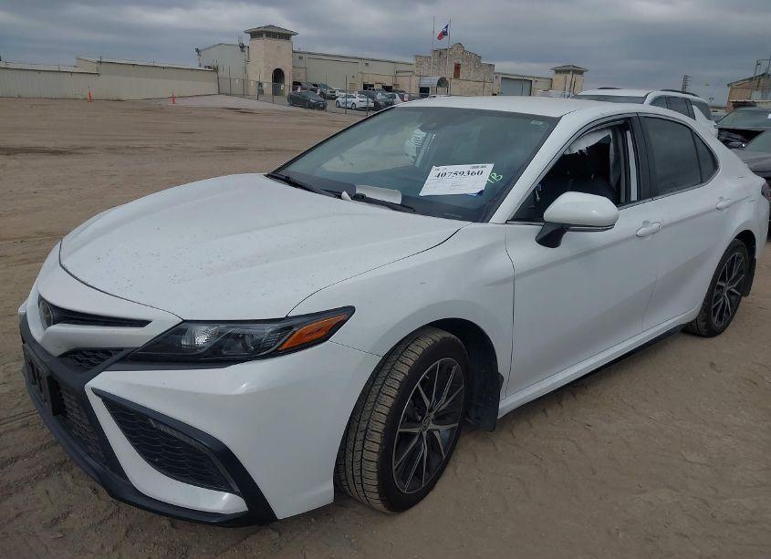 Photo 2 of 2023 Toyota Camry SE (VIN 4T1G11AKXPU817721)