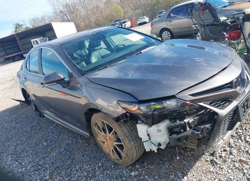 2024 Toyota Camry (VIN 4T1G11AKXRU202461) main photo