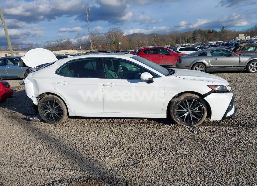 Photo 13 of 2024 Toyota Camry SE (VIN 4T1G11AKXRU245665)