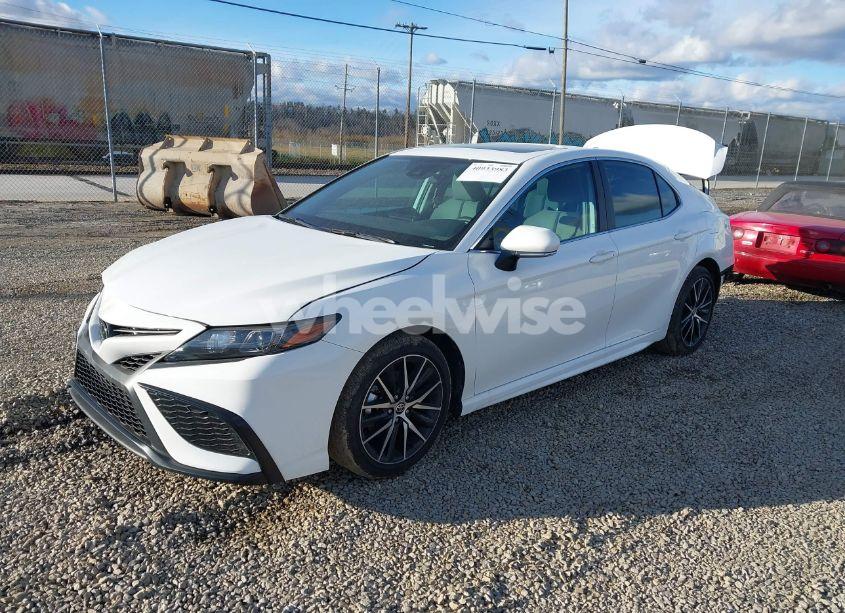 Photo 2 of 2024 Toyota Camry SE (VIN 4T1G11AKXRU245665)