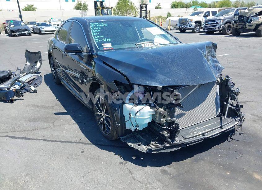 2024 Toyota Camry SE (VIN 4T1G11AKXRU260733) main photo