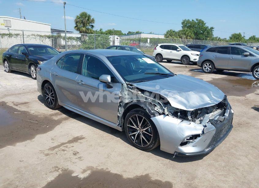 2024 Toyota Camry SE (VIN 4T1G11AKXRU858255) main photo