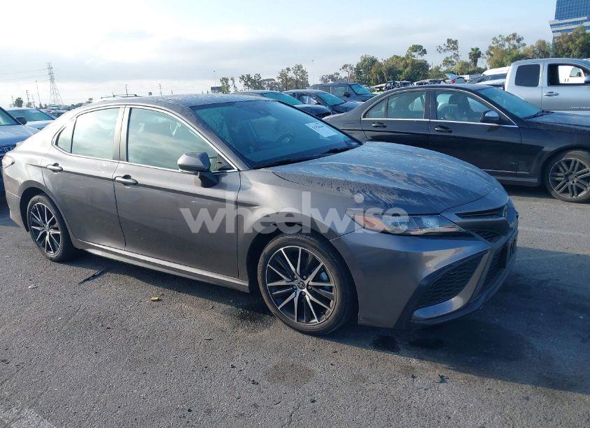 2024 Toyota Camry SE (VIN 4T1G11AKXRU866453) main photo