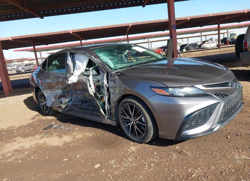 2024 Toyota Camry SE (VIN 4T1G11AKXRU898738) main photo