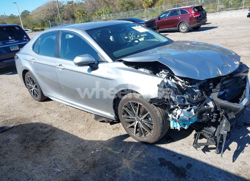 2024 Toyota Camry SE (VIN 4T1G11AKXRU898917) main photo