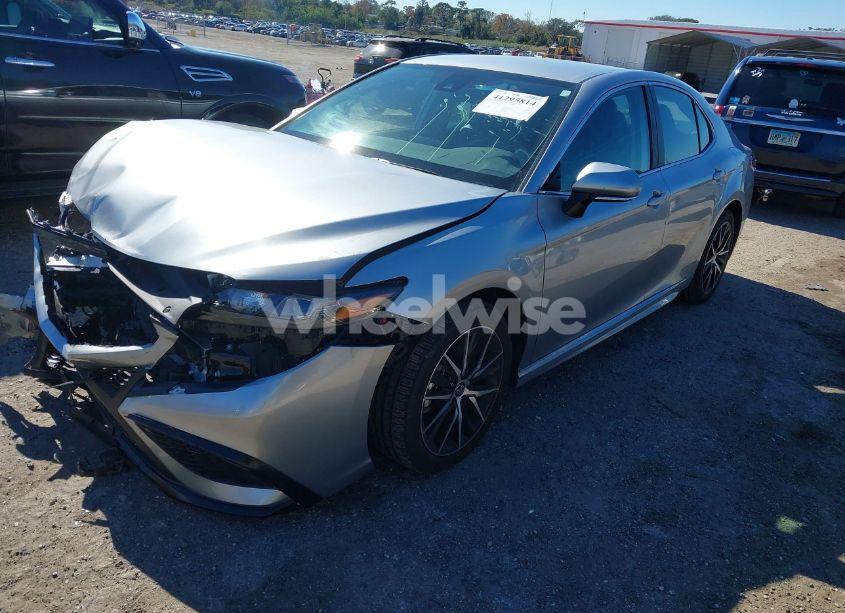 Photo 2 of 2024 Toyota Camry SE (VIN 4T1G11AKXRU898917)