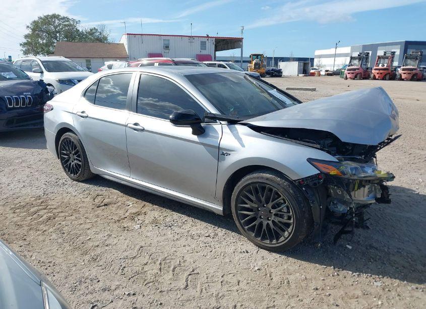 2024 Toyota Camry SE (VIN 4T1G11AKXRU915702) main photo