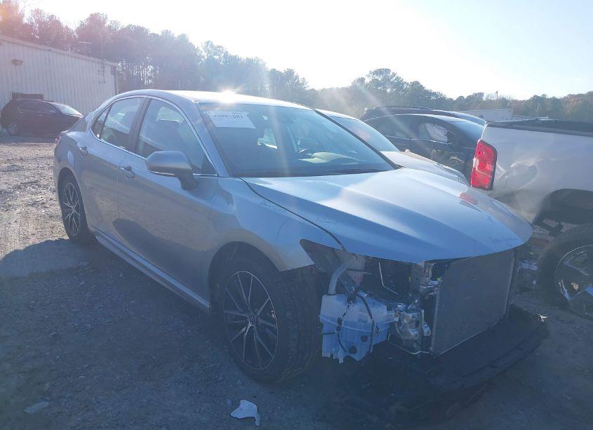 2024 Toyota Camry SE (VIN 4T1G11AKXRU917370) main photo