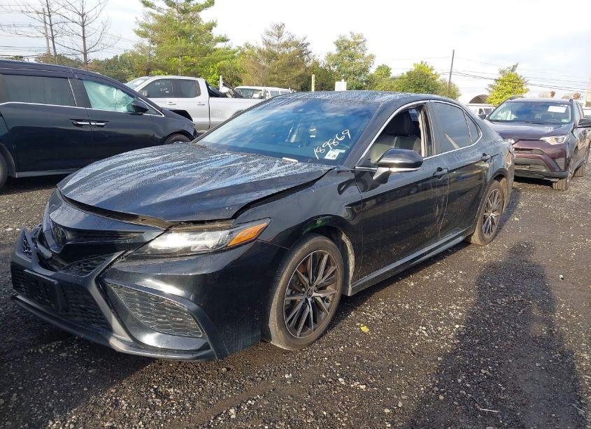 Photo 2 of 2021 Toyota Camry SE AWD (VIN 4T1G11BK0MU028097)