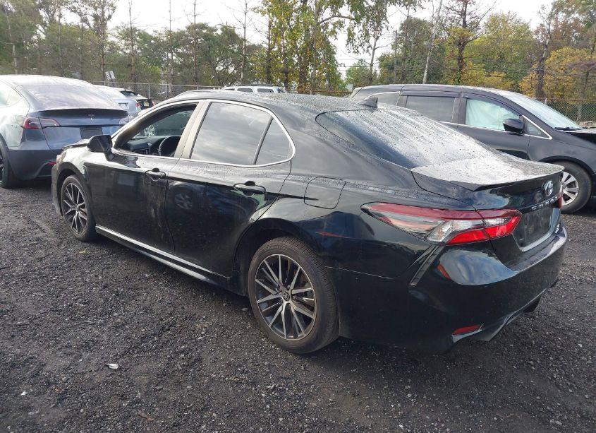 Photo 3 of 2021 Toyota Camry SE AWD (VIN 4T1G11BK0MU028097)