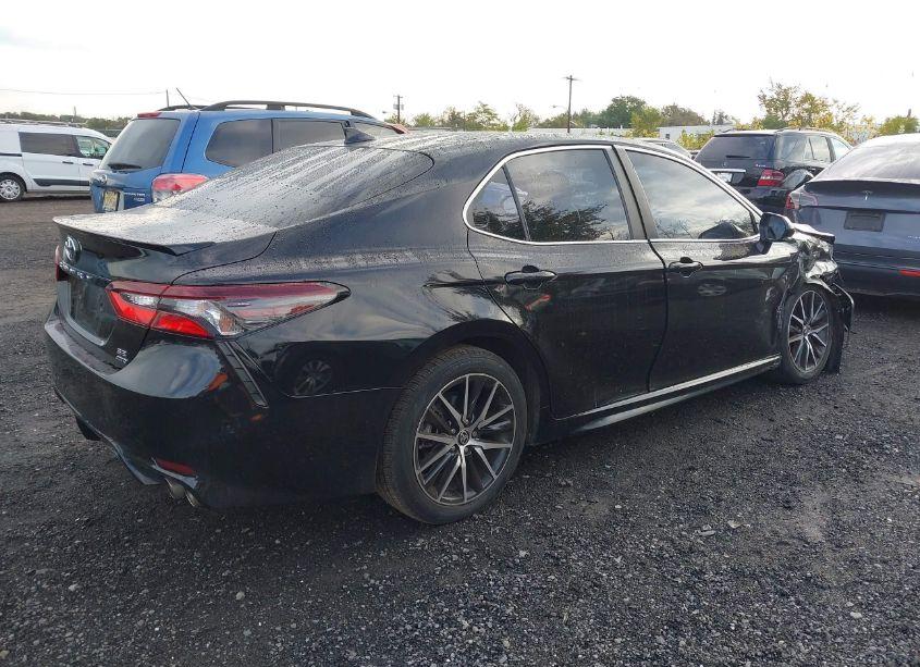 Photo 4 of 2021 Toyota Camry SE AWD (VIN 4T1G11BK0MU028097)