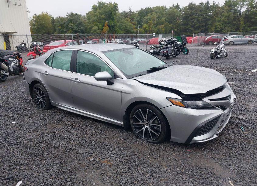 2022 Toyota Camry SE AWD (VIN 4T1G11BK0NU062039) main photo