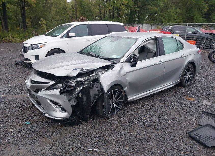 Photo 2 of 2022 Toyota Camry SE AWD (VIN 4T1G11BK0NU062039)